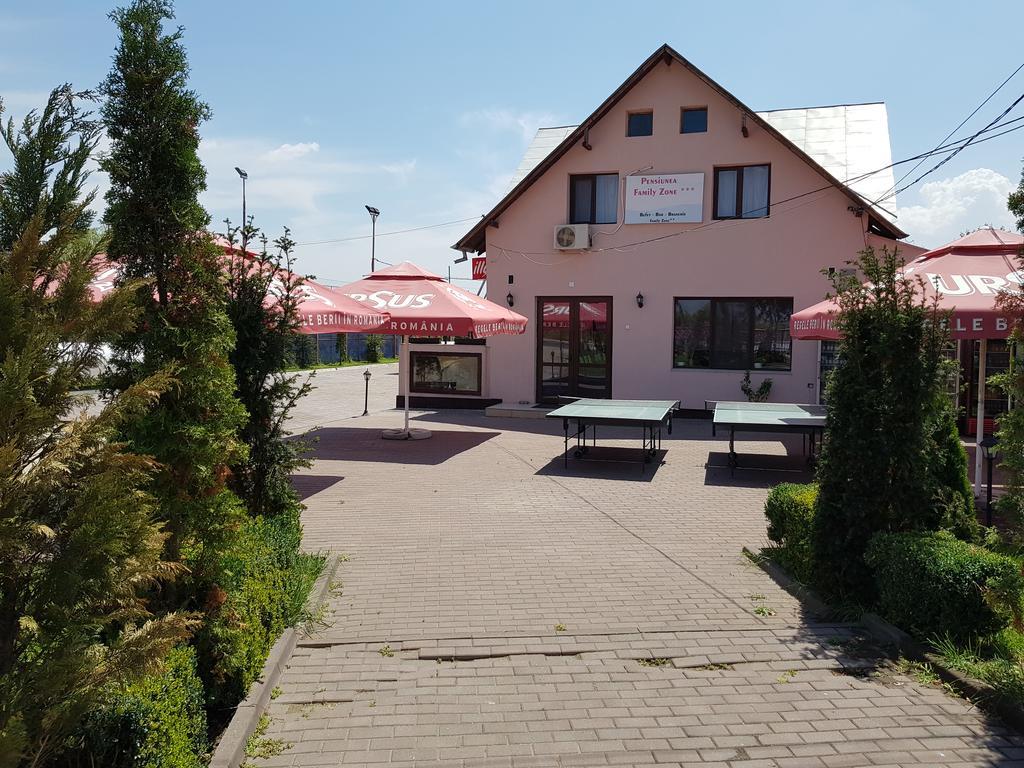Pensiunea Family Zone Rosiori de Vede Exteriör bild